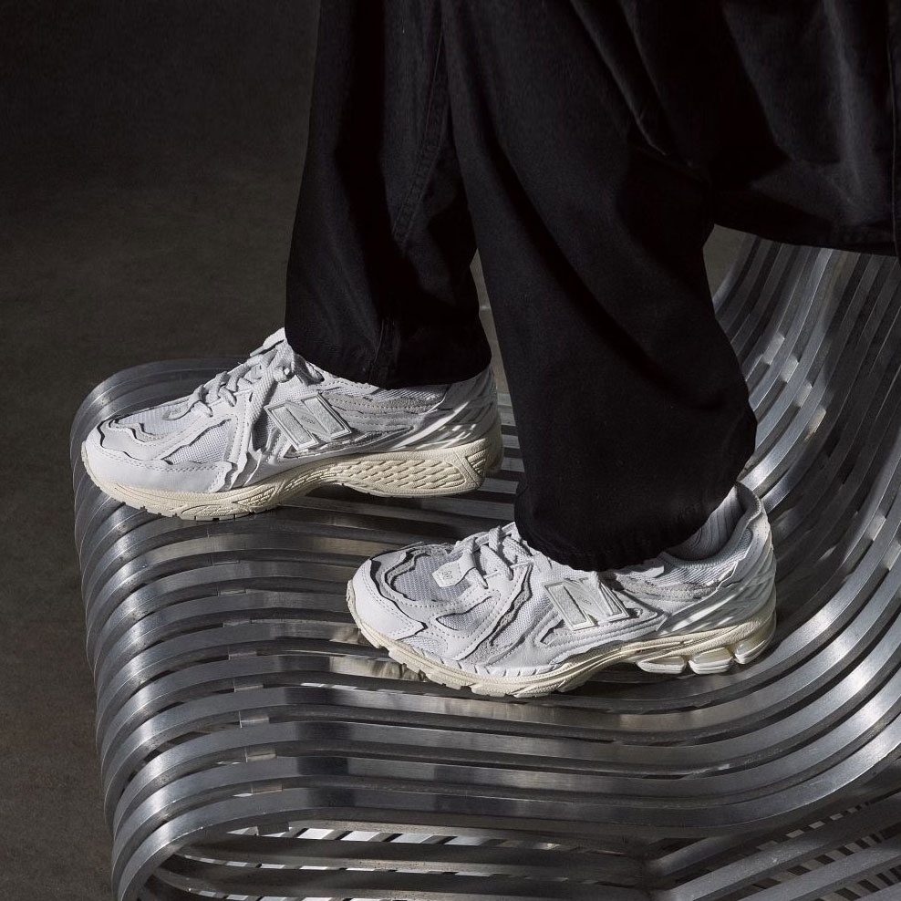 New Balance AW23