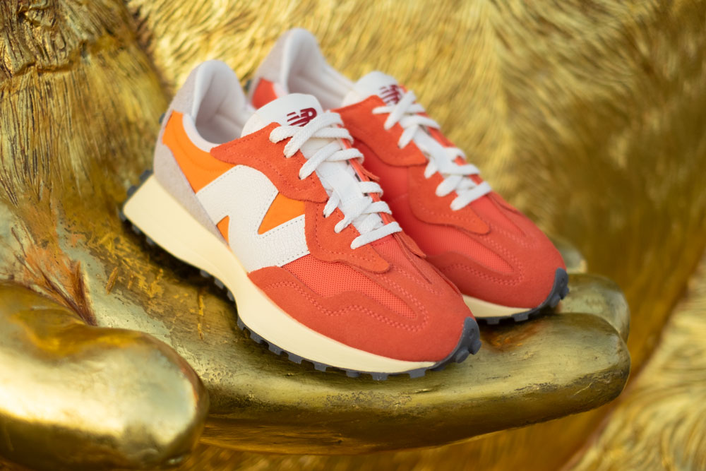 New Balance 327 – Footsteps
